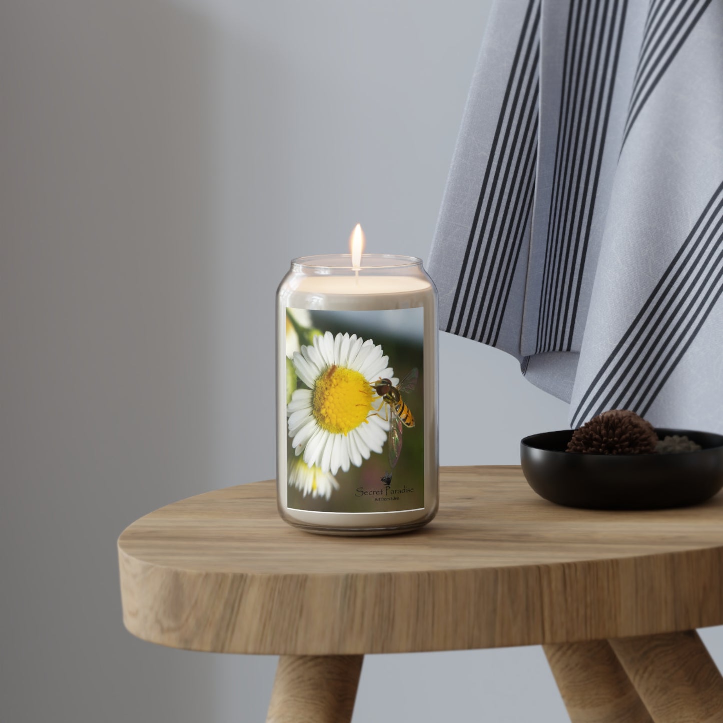 Daisy & Honeybee Scented Soy Candle — 13.75 oz