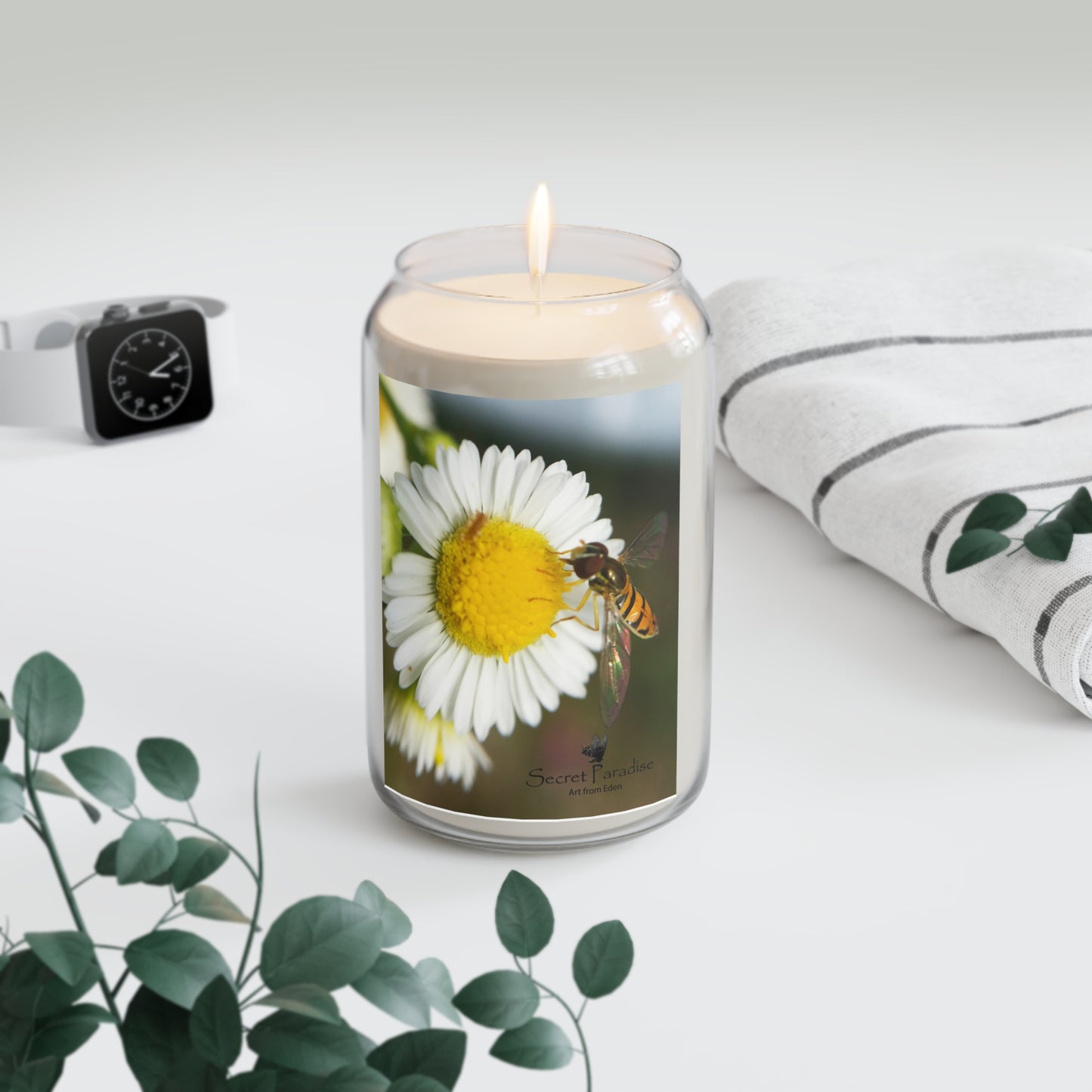 Daisy & Honeybee Scented Soy Candle — 13.75 oz